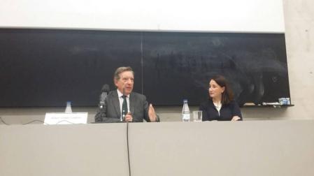 Iñaki Gabilondo afirma en Pamplona que Cifuentes es "una figura política amortizada"