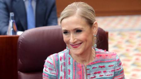 Aplauso cerrado del grupo Popular a Cifuentes a su llegada al Pleno del máster