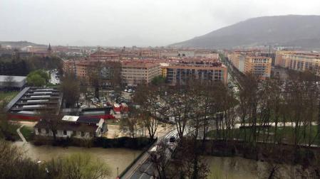 Sube la alerta: Pamplona prohíbe aparcar en Corralillos y el entorno del Club Natación