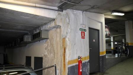 El aparcamiento de la calle Compañía de Pamplona sufre desde hace años filtraciones, que ahora llegan al cuadro eléctrico.