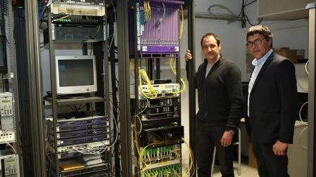 Félix y David, los guardianes de la teledistribución del valle de Aranguren