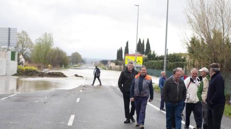La crecida del Arga obligó a cerrar en Funes el colegio y la guardería