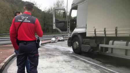 Inmovilizado un camionero en Sunbilla por ir sin cinturón y dar positivo en cannabis