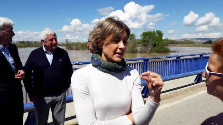 La ministra Tejerina aplaude el control de la riada en Navarra