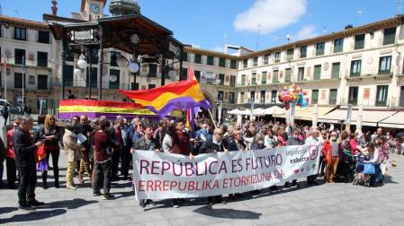La Ribera celebra la fiesta del Día de la República