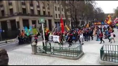Manifestación en Pamplona por la equiparación salarial entre policías