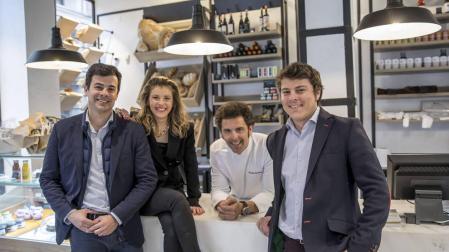 Paulino ensaya en Pamplona  el 'telepizza' elegante del pollo