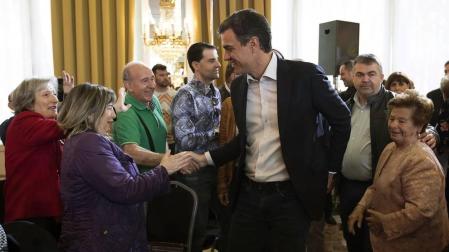 Pedro Sánchez lamenta que Navarra está “en una guerra de banderas”