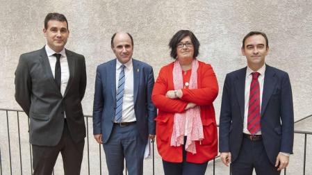 Manu Ayerdi y Pilar Irigoien flanqueados por José Antonio Molina y Santiago Sala