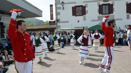 Imágenes del V Mercado de Productores y Encuentro de Promotores del Pirineo celebrado este domingo en Valcarlos.