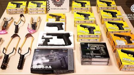 Incautadas varias pistolas de juguete por su apariencia real en las fiestas de San Jorge