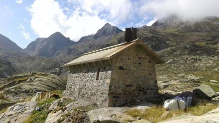 Rescatada una esquiadora de Pamplona lesionada en el refugio de Bachimaña, Huesca