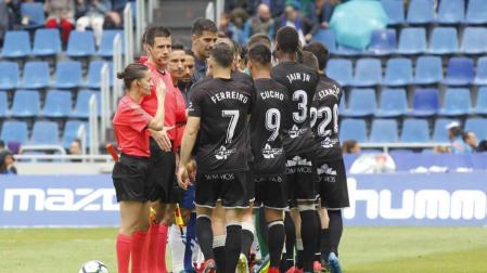 Suspenden 15 minutos el Tenerife-Huesca por agresión a una asistente