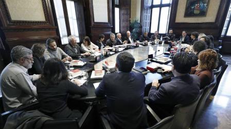 El Parlament mantiene el voto delegado de Puigdemont y rechaza los recursos