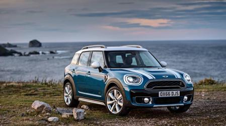 ¿Quién dijo que el Mini es un coche pequeño? Este concepto se diluye con la segunda generación del Mini Countryman, 20 centímetros más larga y con 100 litros más de maletero. Es un 'todo en uno' que gana en versatilidad sin perder un ápice de esencia Mini