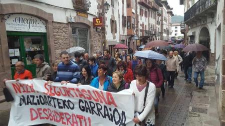 700 manifestantes piden en Baztan el desvío de camiones de Belate