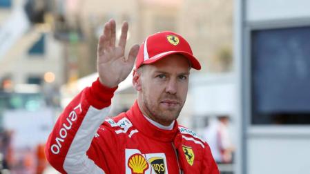 Vettel bate a Hamilton y logra la pole en Bakú; Alonso saldrá el 13º
