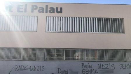Aparecen pintadas contra los profesores catalanes denunciados por la Fiscalía