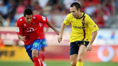 El Numancia pide disculpas a Iniesta tras publicar una imagen en la que se le veía un testículo