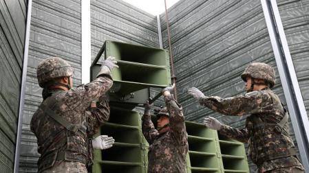 Las dos Coreas empiezan a retirar sus altavoces de propaganda de la frontera