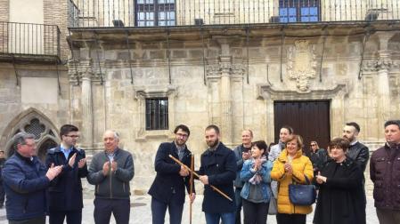 Villatuerta y Estella llevan a San Pedro su cambio de varas