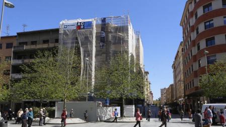 ACR instalará una lona con los comercios de la calle Tafalla para mejorar su visibilidad