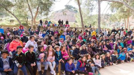 El intenso viento no impidió que cientos de tudelanos degustaran las tradicionales 'culecas'