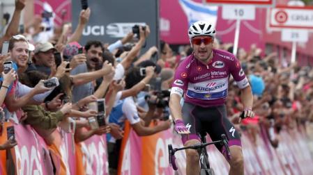 El italiano Viviani repite victoria en el Giro