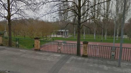 Quiosco en el que se abrirán los baños en el parque de la Biurdana.