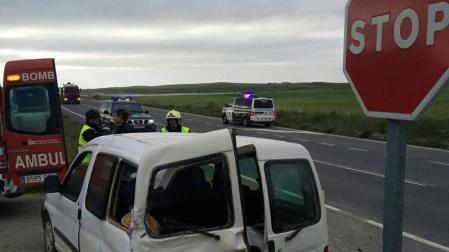 Dos heridos al chocar un camión contra una furgoneta en Lodosa
