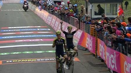 Chaves y Yates se reparten etapa y liderato en la fiesta del Mitchelton en el Etna