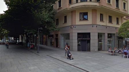 Adolfo Domínguez planea 110 despidos, el 8% de la plantilla, tras la fusión de sus marcas