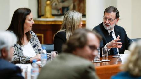 Dignidad y Justicia entregó a Rajoy 5 tomos de asesinatos de ETA sin resolver