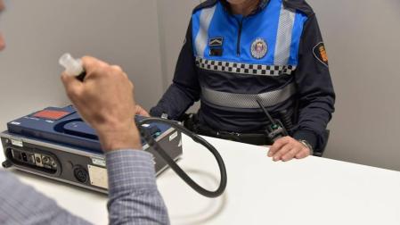 Un conductor que triplicaba la tasa de alcohol provoca un accidente en Pamplona