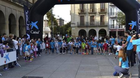 Familias y niños se dieron cita en una soleada mañana para realizar una carrera solidaria por el autismo