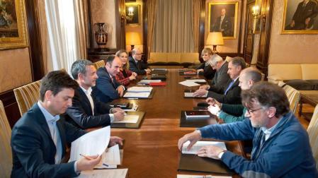 El plan de empleo con sindicatos y empresarios divide al cuatripartito