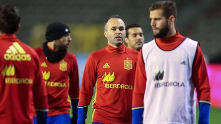 Iniesta, durante el entrenamiento en Bruselas.