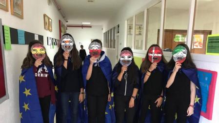Mikel Irujo, el delegado del Gobierno de Navarra en Europa, fue el encargado de inaugurar y clausurar el evento.