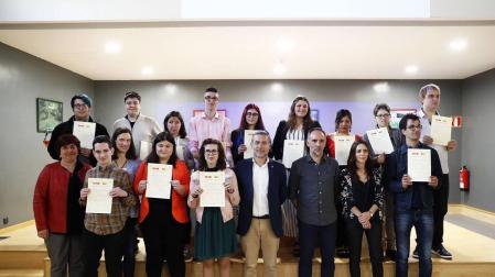 Discapacitados intelectuales obtienen el certificado de auxiliar de comercio