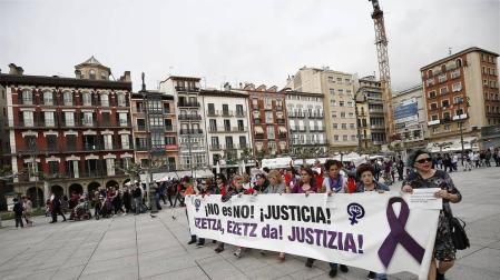 Unas 200 personas se concentran en Pamplona contra la sentencia de la Manada