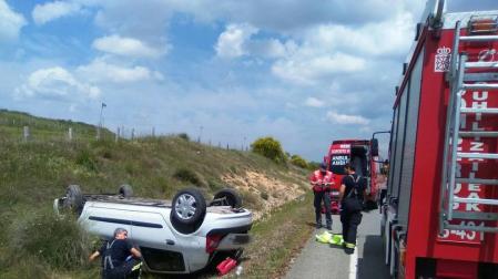 Un herido al volcar su vehículo en Pitillas