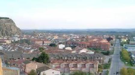 Un joven de 23 años ha resultado herido al salirse de la vía y volcar en Azagra