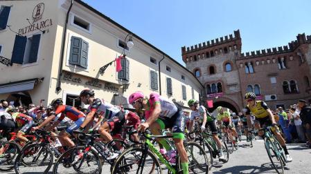 Froome renace con triunfo en el Zoncolan y Yates amplía su liderato