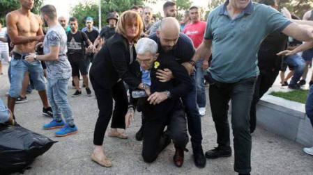 Un grupo neonazi da una paliza en Grecia al mejor alcalde del mundo