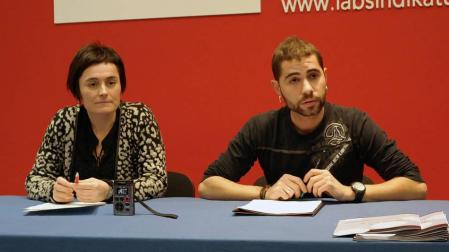 El representante de LAB en el Servicio Navarro de Empleo, Imanol Karrera, y la responsable nacional de Acción Sindical de LAB, Garbiñe Aranburu.