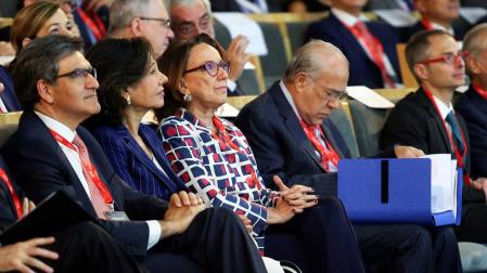 Ana Botín, a favor de mutualizar la deuda soberana europea