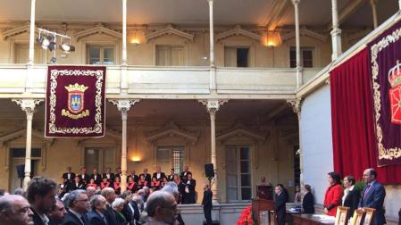 Una entrega de la Medalla de Oro en el Día de Navarra con ausencias