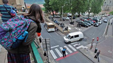 El colapso del párking de Santo Domingo genera tensión entre vecinos y padres de escolares