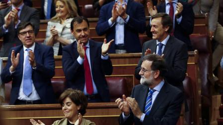 Gobierno y PP intentan trazar un cortafuegos en torno a Rajoy