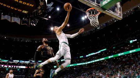 Los Celtics ganan el quinto asalto y ponen a los Cavaliers contra las cuerdas